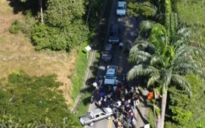 Cierre de la vía por manifestaciones y piden levantar el peaje de Río Blanco en El Playón